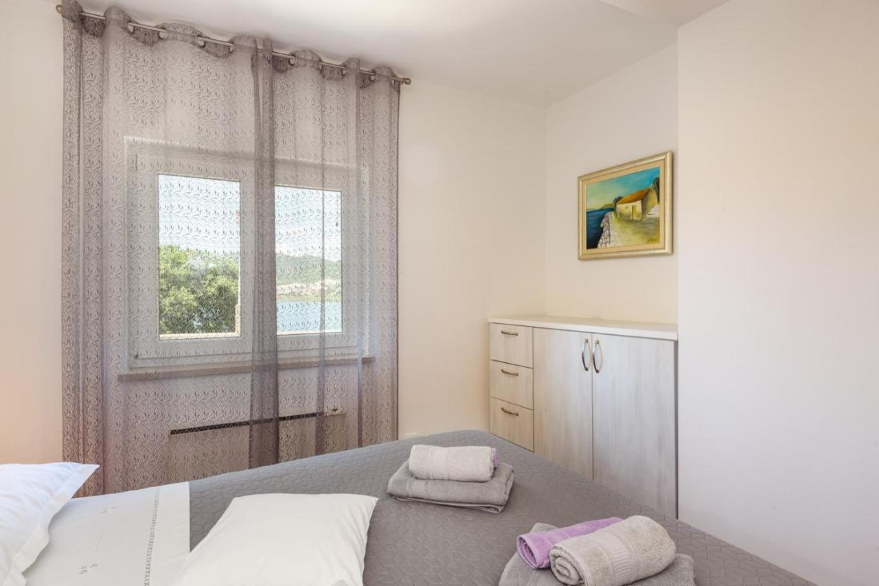 Apartment Jadranka With Sea View In Rogotin Exterior photo